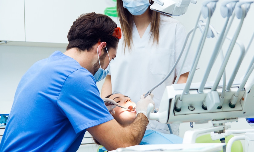5 Reasons Why You Should Consider Dental Implants Right Now